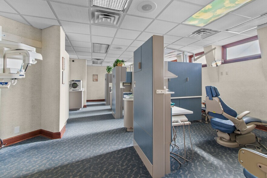 More Photos Of 2600 N Richmond St, Appleton Medical For Sale