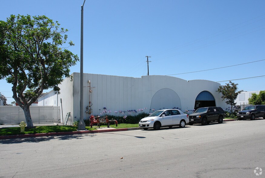 More Photos Of 2151 S DuPont Dr, Anaheim Warehouse For Lease