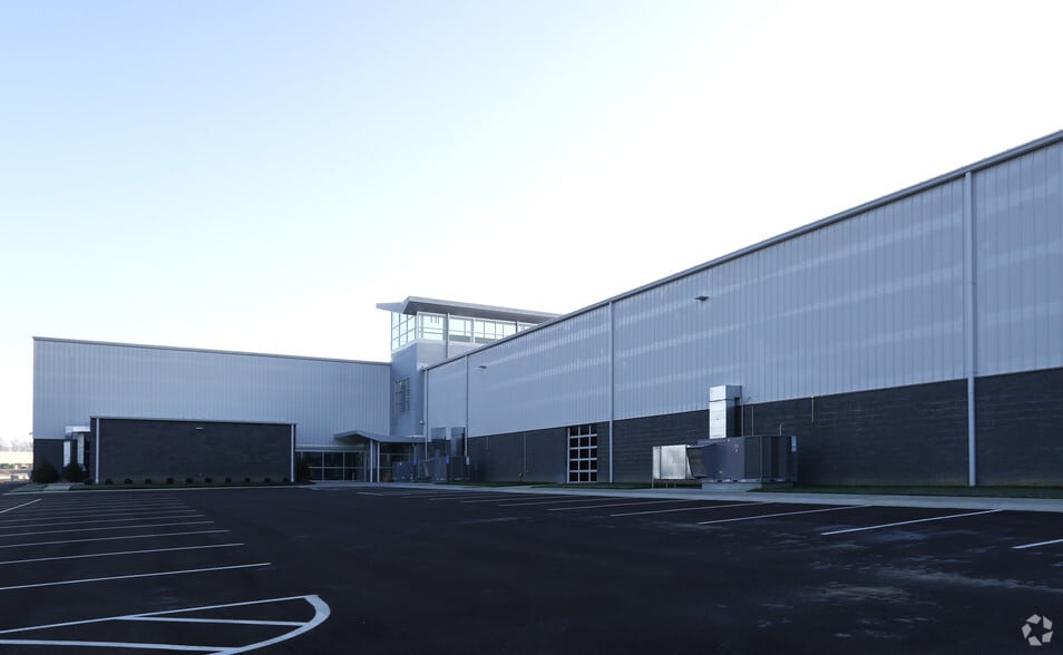 More Photos Of 700 Dolwick Rd, Erlanger Health Club For Lease