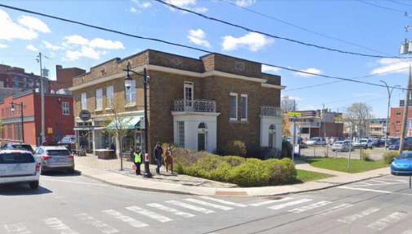 Primary Photo Of 497 Av Notre-Dame, Saint-lambert Storefront Retail Office For Lease