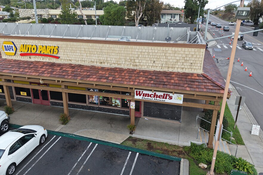 More Photos Of 1075-1079 S Mission Rd, Fallbrook Unknown For Lease