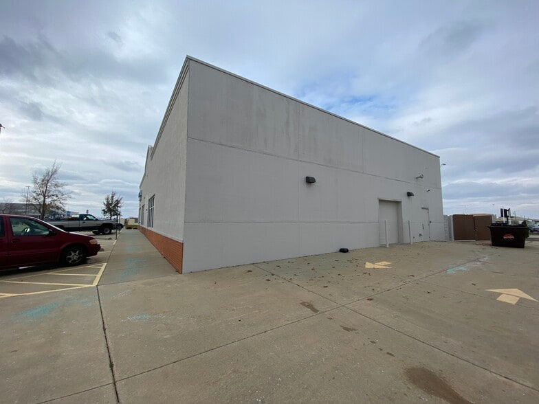 More Photos Of 841 Broadmeadow Rd, Rantoul Flex For Lease