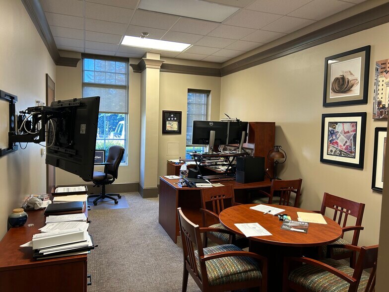 More Photos Of 1104 Spruce St, Belmont Medical For Lease