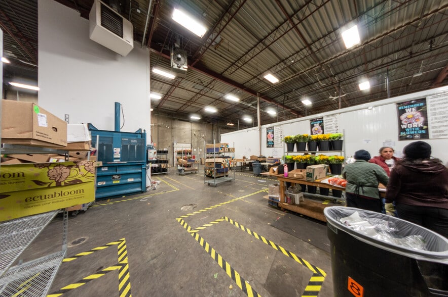 More Photos Of 1108 53rd Ave NE, Calgary Warehouse For Lease