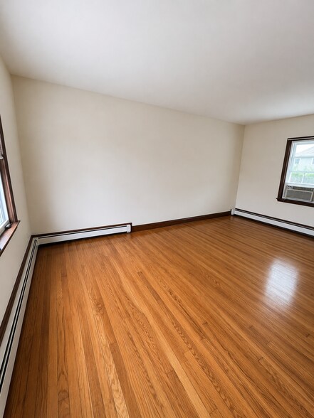 More Photos Of 11 Mundy Ave, Staten Island Apartments For Sale