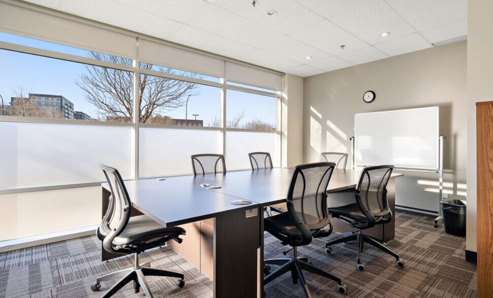 More Photos Of 4801-4807 St Molson, Montréal Flex For Lease