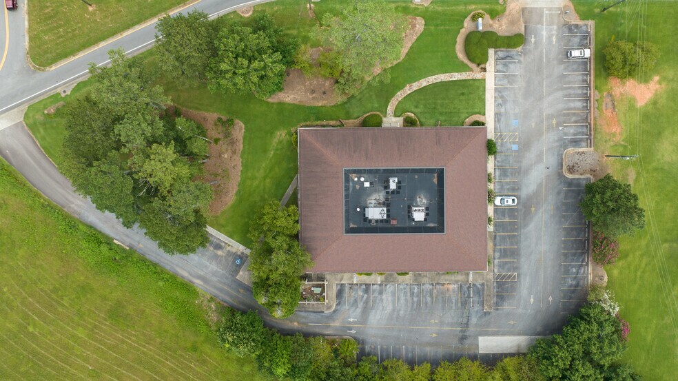 More Photos Of 1330 N Park St, Carrollton Medical For Lease