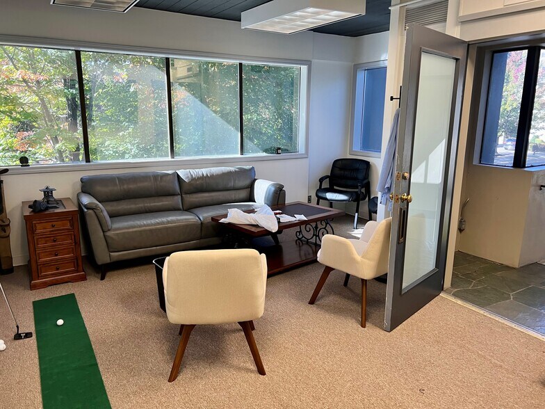 More Photos Of 1177 Pearl St, Eugene Office For Sale