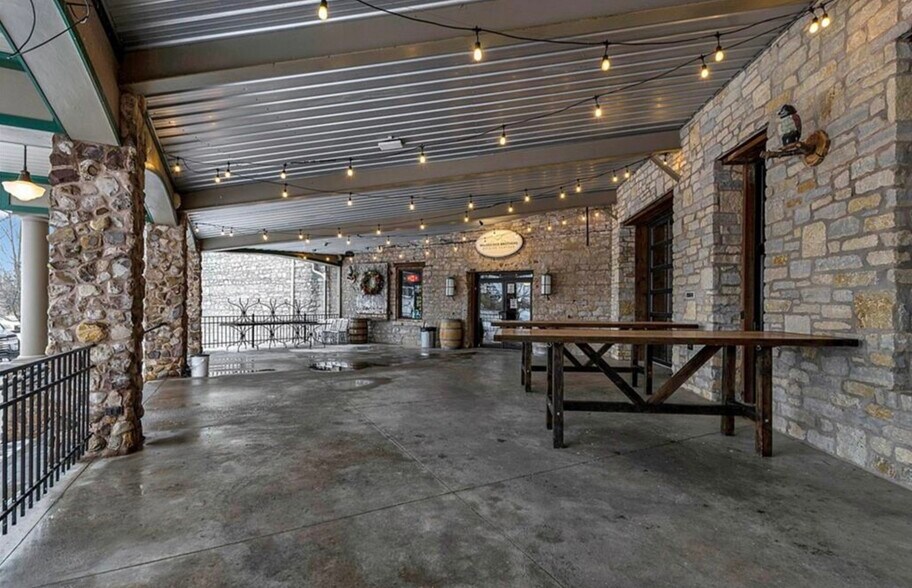 More Photos Of 638 Lake St, Wilson Freestanding For Lease