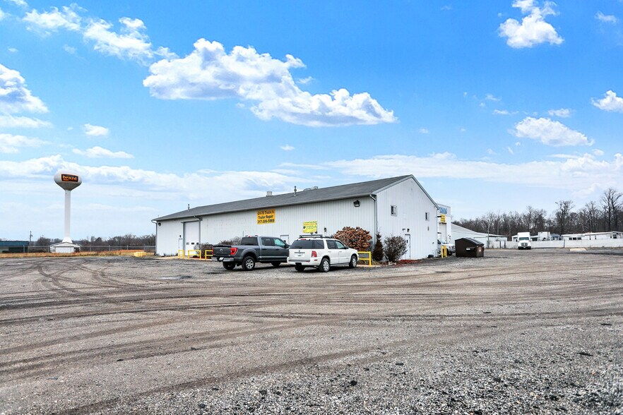 More Photos Of 1116 W County Road 450 N, Brazil Truck Terminal For Lease