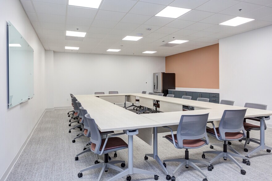 More Photos Of 5171 Glenwood Ave, Raleigh Office For Lease