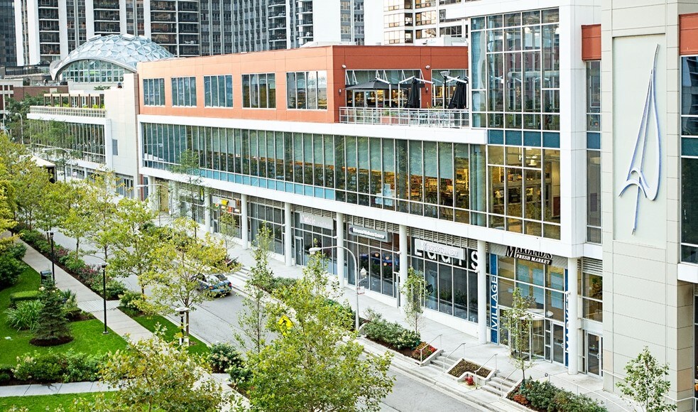 More Photos Of 333 E Benton Pl, Chicago Freestanding For Lease