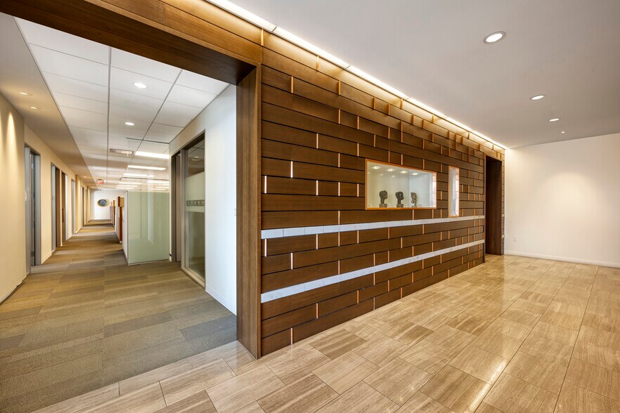More Photos Of 333 N Central Ave, Phoenix Office For Lease