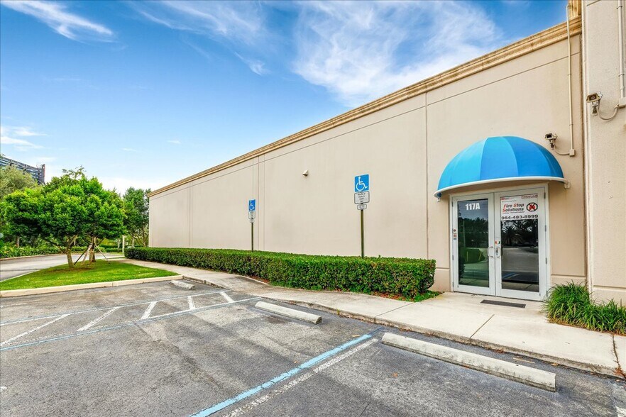 More Photos Of 2830 W State Road 84, Fort Lauderdale Flex For Sale
