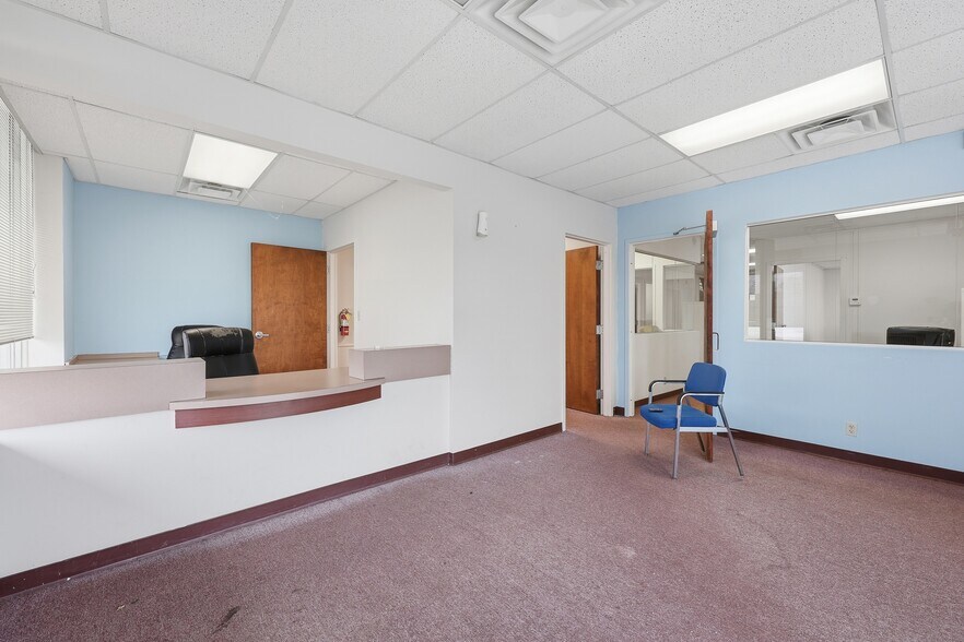 More Photos Of 4074 Hoover Rd, Grove City Office For Lease