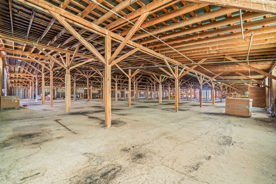 More Photos Of 901 Underwood Street, Littlefield Warehouse For Sale
