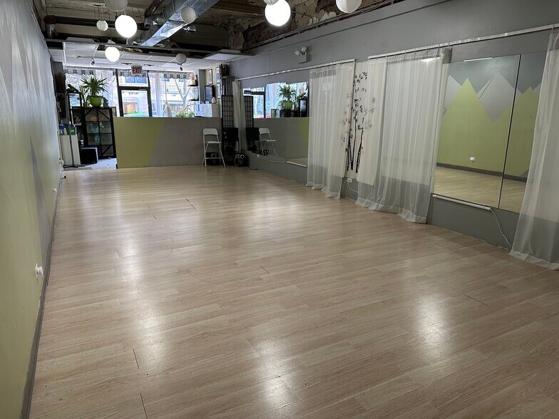 More Photos Of 4138 N Sheridan Rd, Chicago Storefront For Lease