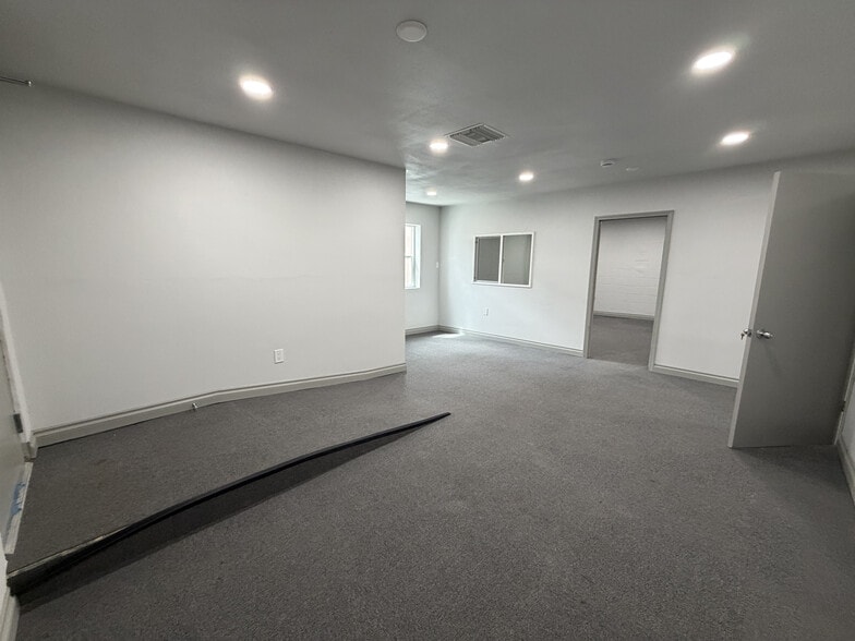 More Photos Of 24639 Arch St, Santa Clarita Office For Lease