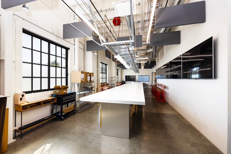 More Photos Of 25 E Mason St, Santa Barbara Research And Development For Lease