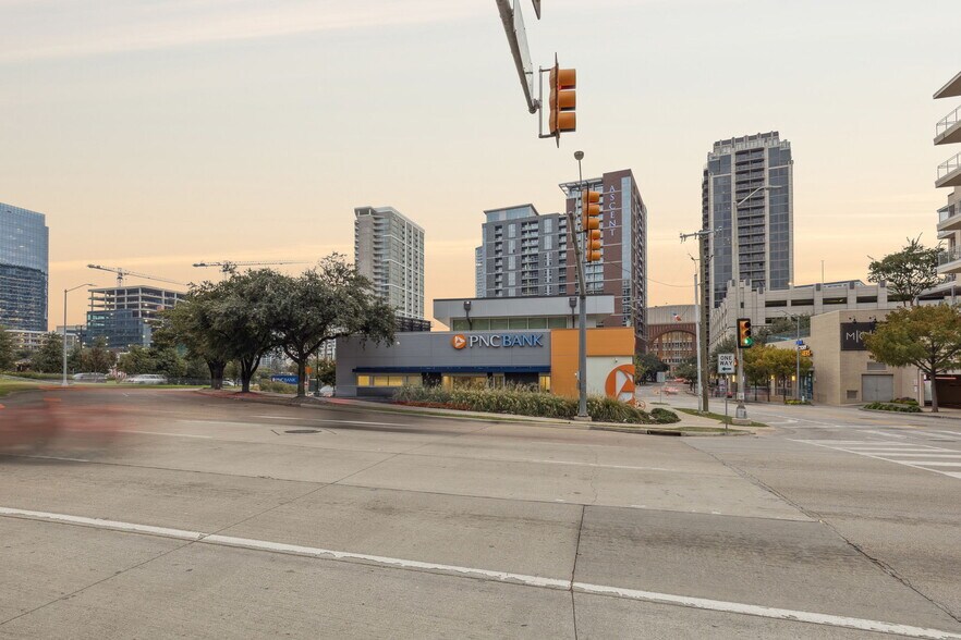 More Photos Of 2635 Harry Hines Blvd, Dallas Bank For Sale