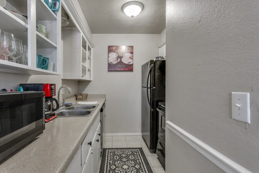 More Photos Of NW 10th St & N Classen Blvd, Oklahoma City Apartments For Sale