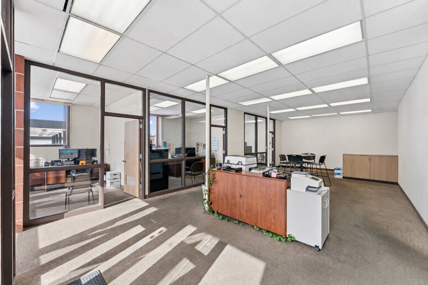 More Photos Of 124 Eva St, Saint Paul Light Manufacturing For Sale