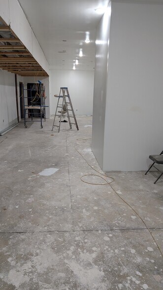 More Photos Of 2203-2221 E McNichols Rd, Detroit Warehouse For Lease