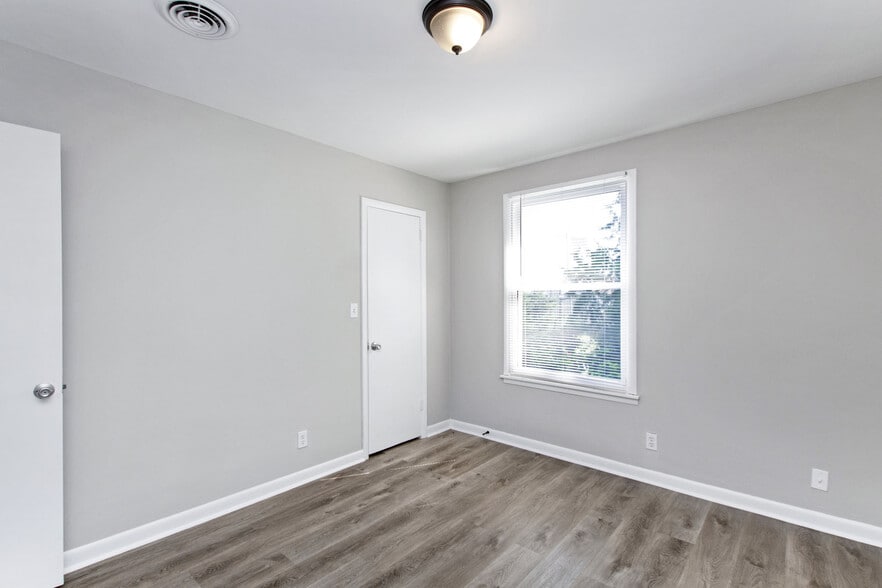 More Photos Of 1012-1018 Hickory Hill Ln, Hermitage Apartments For Sale