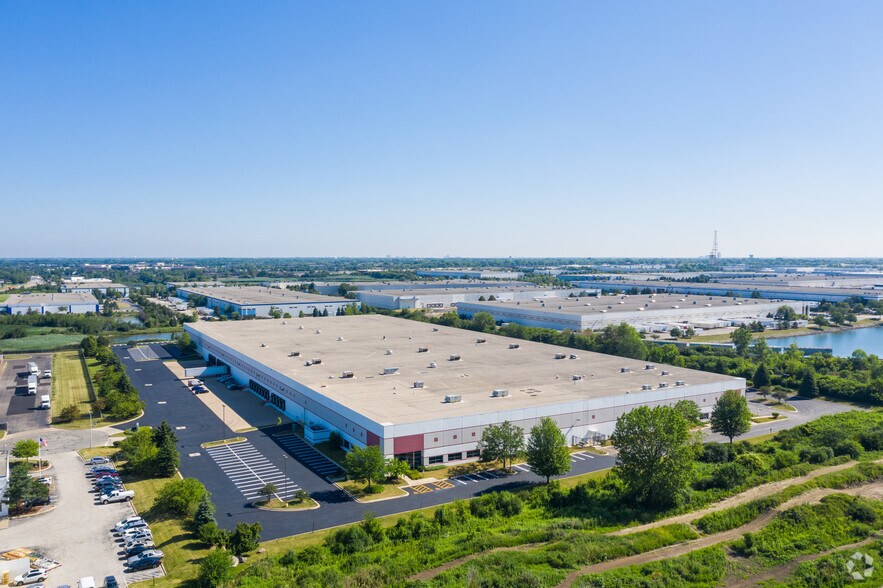 More Photos Of 135-195 E Elk Trl, Carol Stream Distribution For Lease