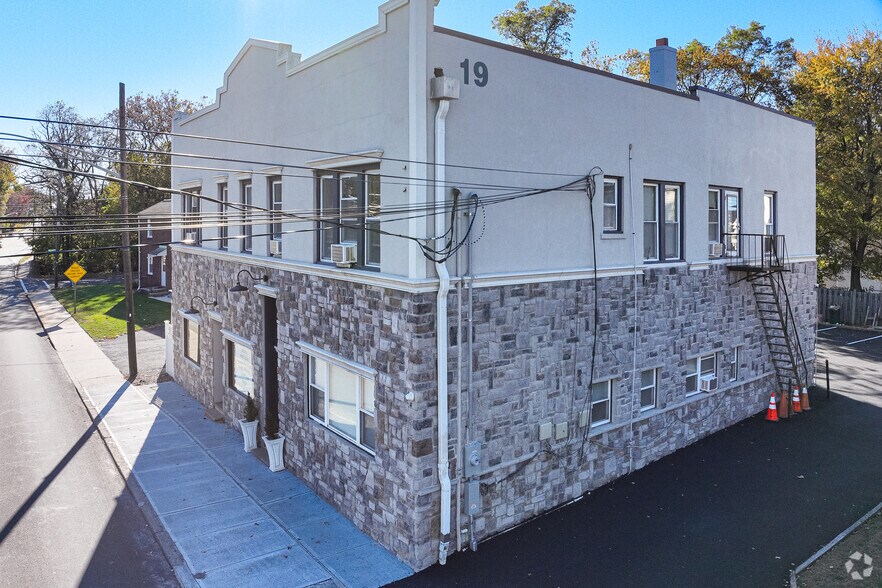 More Photos Of 19 Morris Ave, Springfield Apartments For Lease