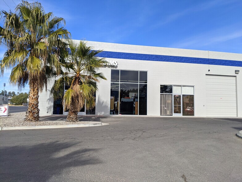 More Photos Of 120-140 Riverside Rd, Mesquite Showroom For Lease