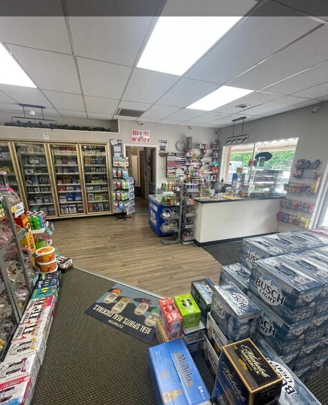 More Photos Of 2870 IN-61, Winslow Convenience Store For Sale