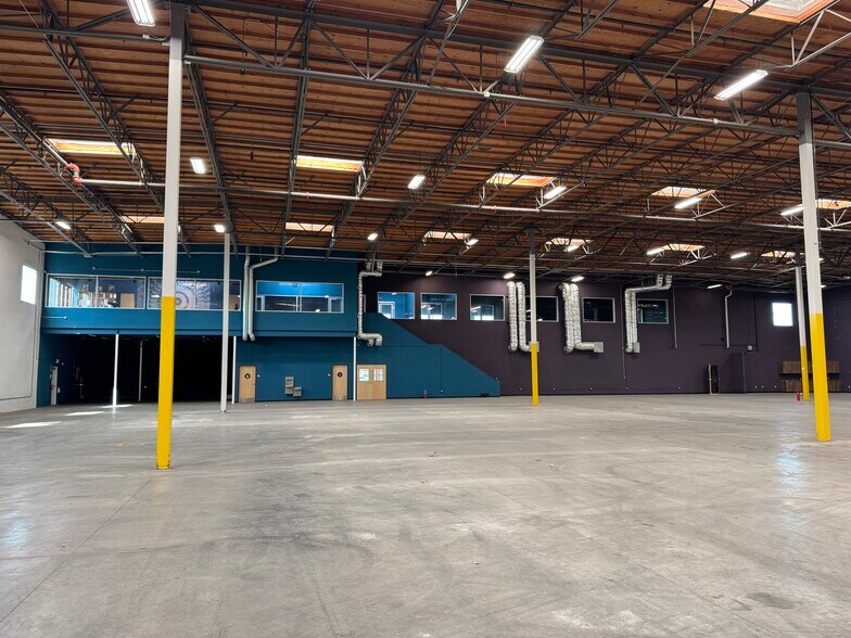 More Photos Of 21010 S Figueroa St, Carson Showroom For Lease