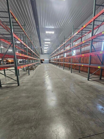 More Photos Of 170 W Circle Dr, Saint Charles Manufacturing For Sale