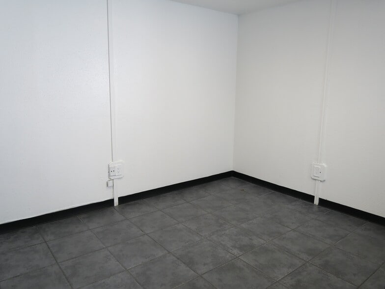 More Photos Of 5711 Star Ln, Houston Service For Lease
