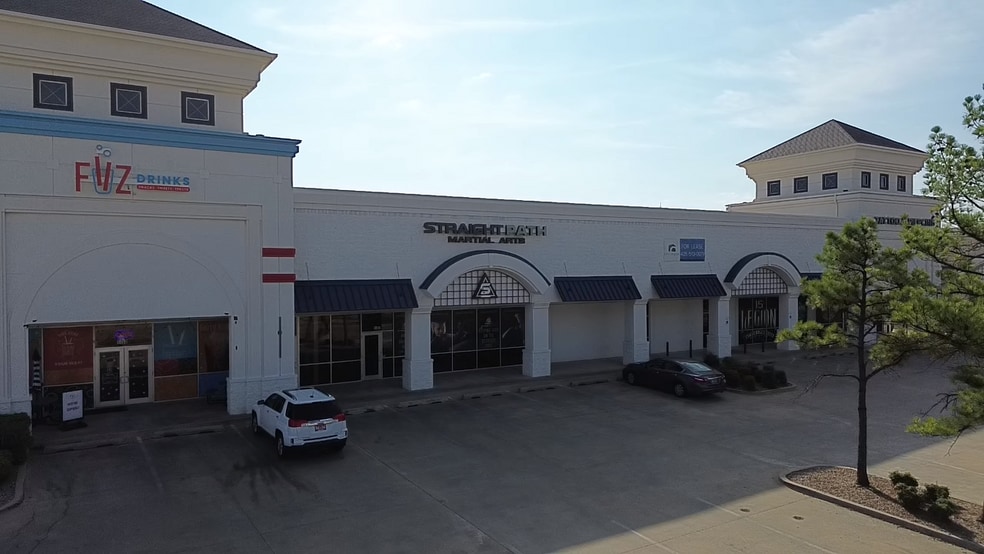 More Photos Of 1444-1468 N Kelly Dr, Edmond Storefront Retail Office For Sale