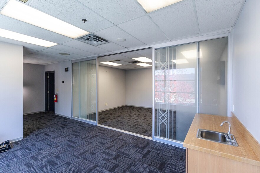 More Photos Of 3871 N Fraser Way, Burnaby Showroom For Sale