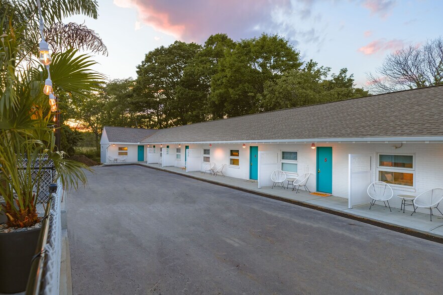 More Photos Of 741 Ocean Blvd, Rye Hotel For Sale