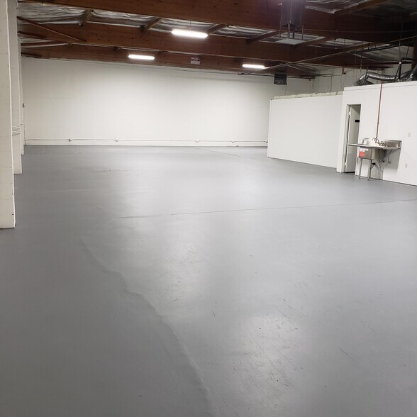 More Photos Of 8803 Shirley Ave, Northridge Warehouse For Lease