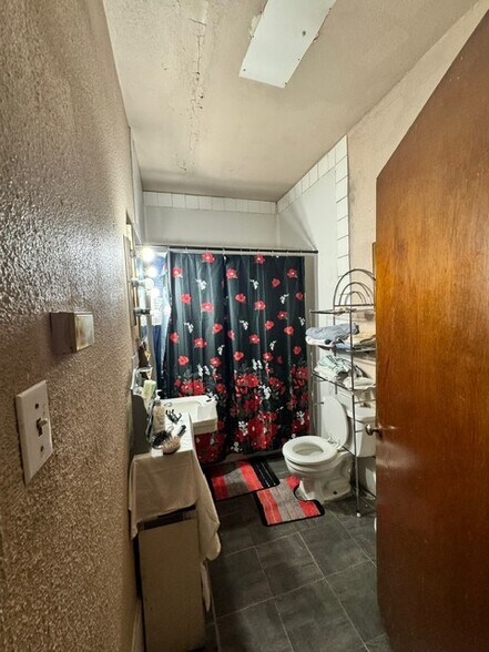 More Photos Of 735 Aultman St, Ely General Retail For Sale