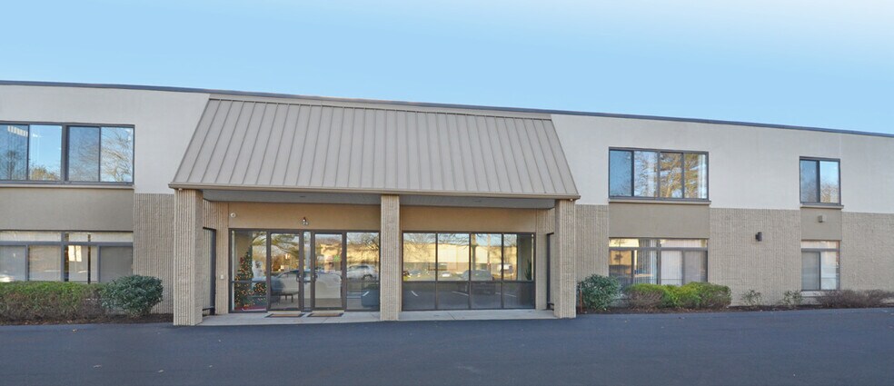 More Photos Of 160-180 Weymouth St, Rockland Light Distribution For Lease