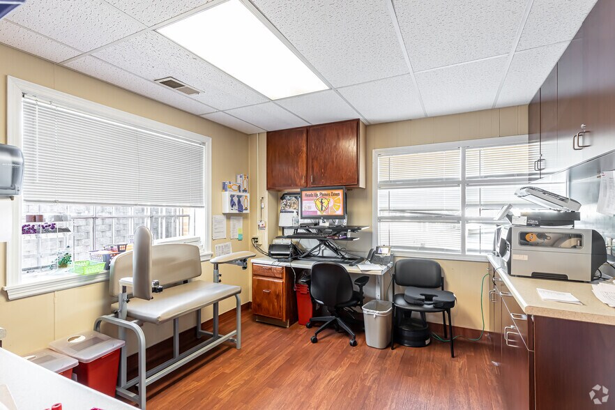More Photos Of 70 Heminway Park Rd, Watertown Medical For Lease