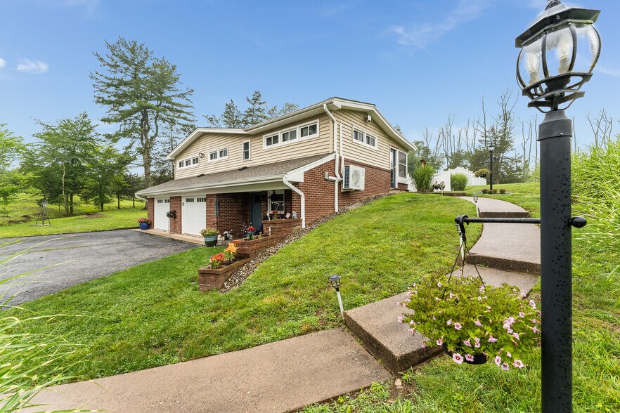 More Photos Of 417 Mountain Rd, Lebanon Specialty For Sale