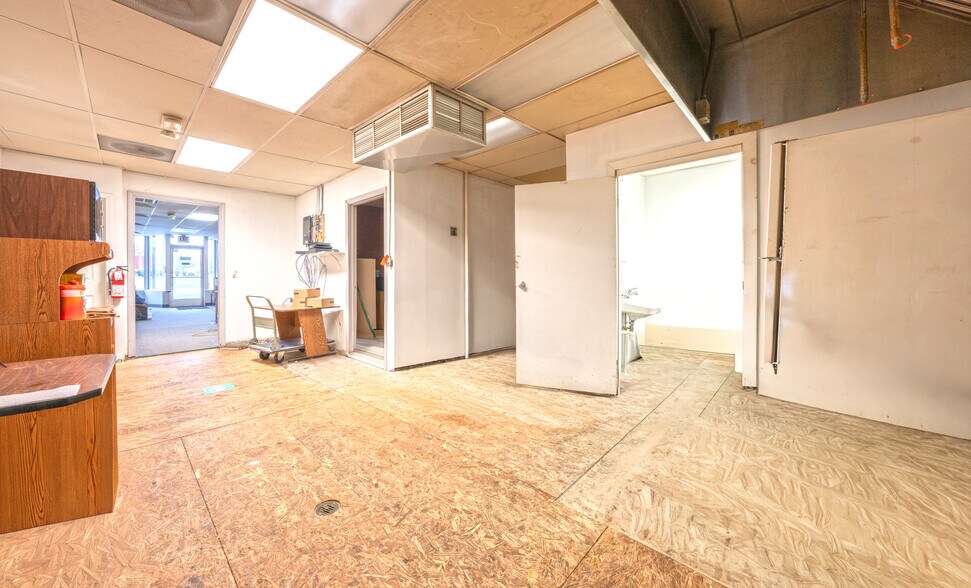 More Photos Of 1989 N Opdyke Rd, Auburn Hills Freestanding For Sale