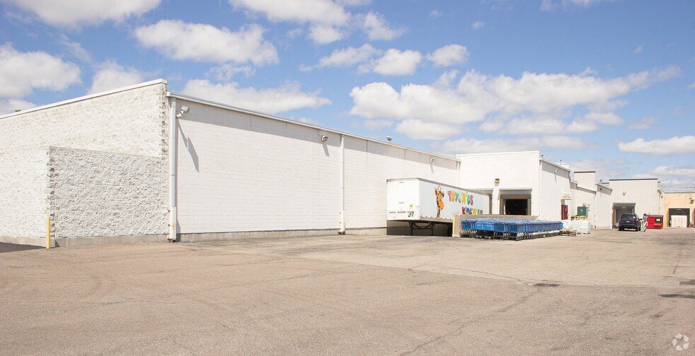 More Photos Of 32070 Gratiot Ave, Roseville Freestanding For Lease