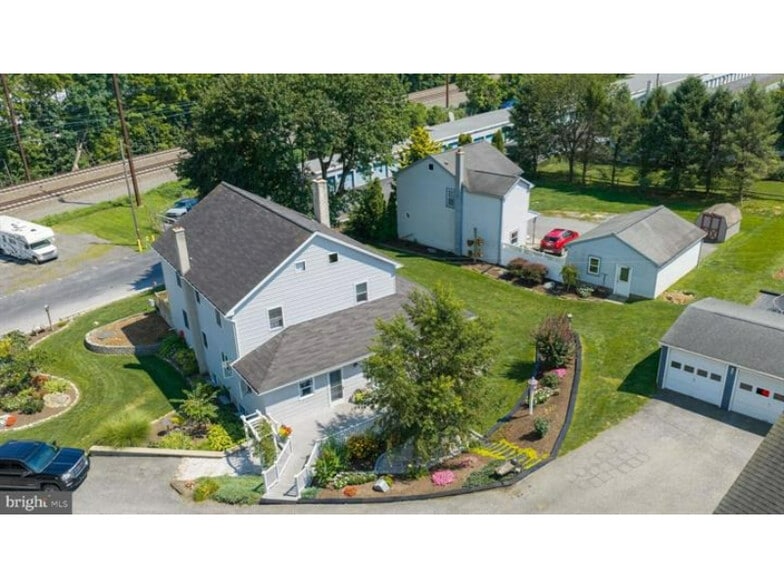 More Photos Of 240 Railroad Ave, Bird In Hand Flex For Sale