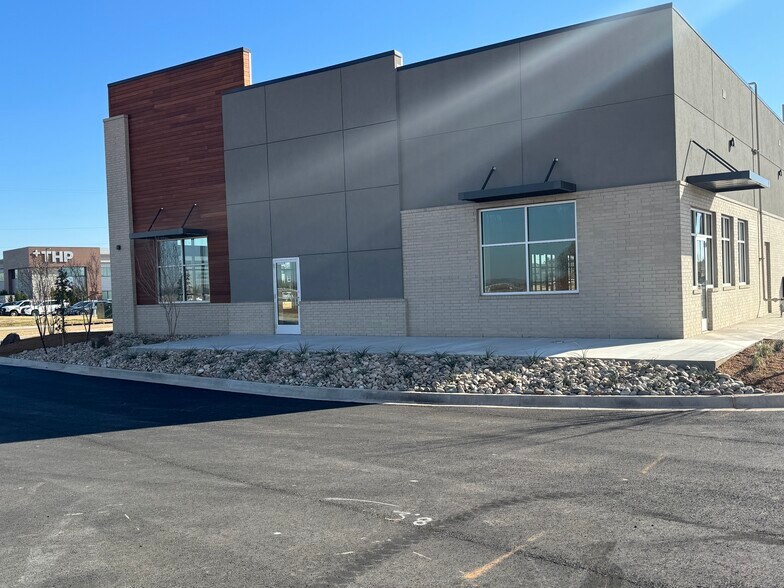 More Photos Of Route 66 Landing, Yukon Unknown For Lease