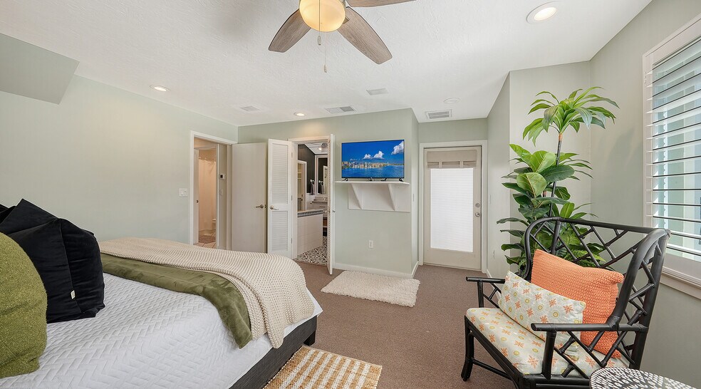 More Photos Of 5610 AVENIDA DEL MARE, Sarasota Specialty For Sale