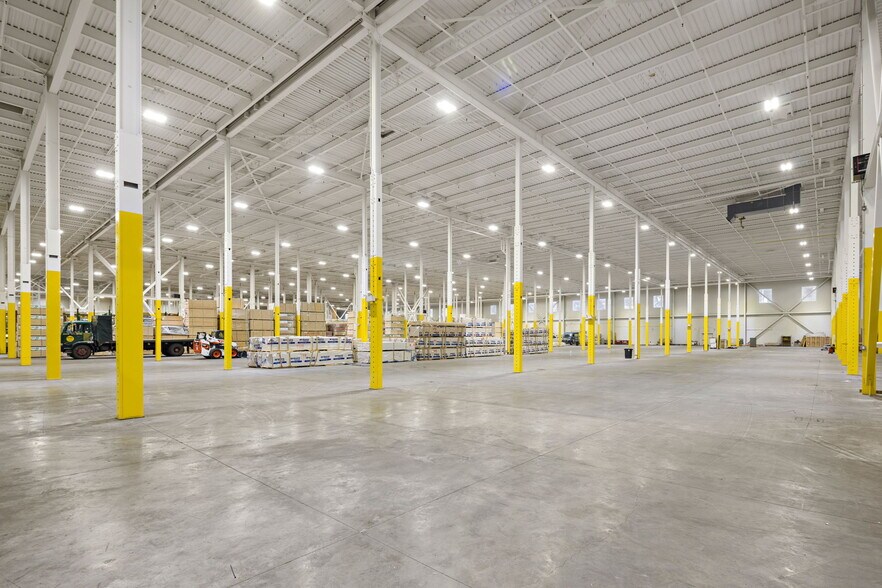 More Photos Of 6001 Tonnelle Ave, North Bergen Warehouse For Lease
