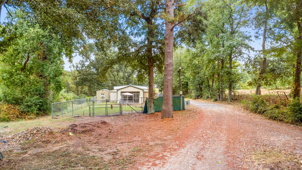 More Photos Of 877 Interstate 45 S, Huntsville Specialty For Sale